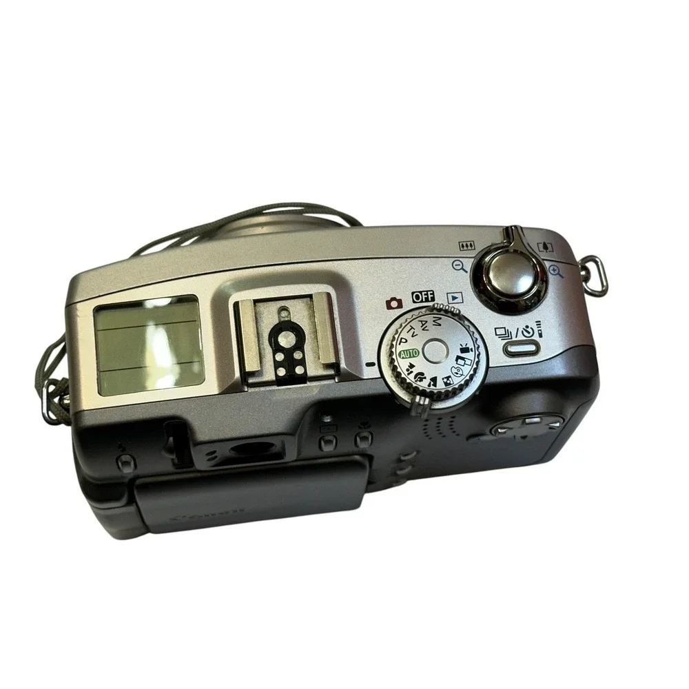 Canon PowerShot G2 4.0MP Digital Camera Bundle Silver with Case and Manuals